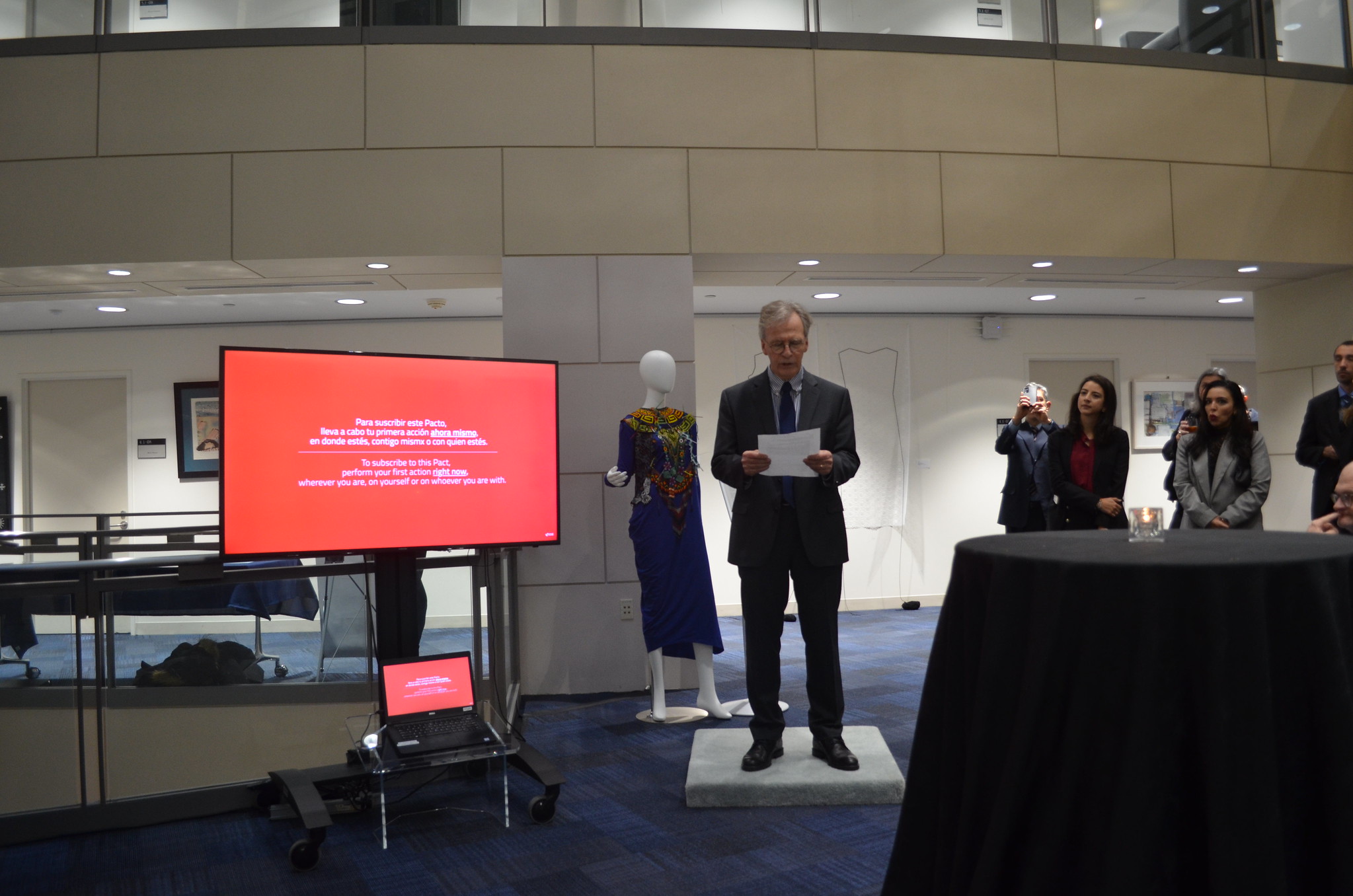 Colombia participa en la exhibición de arte ‘Celebrating Women’ del Wilson Center para la campaña '16 días en contra de la violencia de género' 