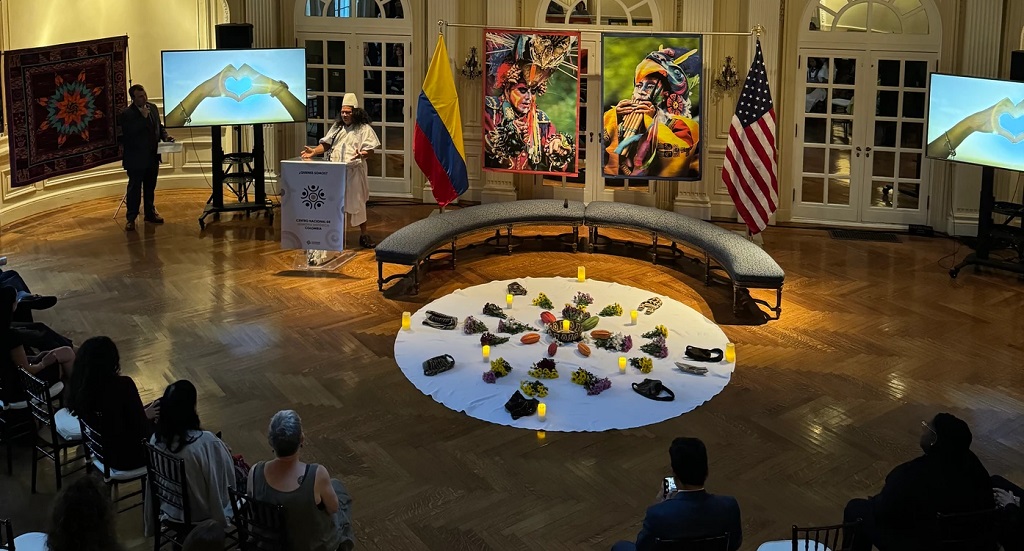 Evento de conmemoración del Día Internacional de los Pueblos Indígenas en la Embajada de Colombia en Estados Unidos.