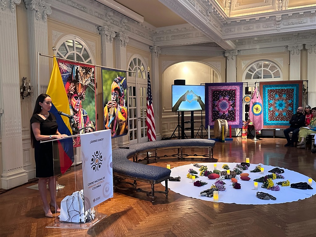 Evento de conmemoración del Día Internacional de los Pueblos Indígenas en la Embajada de Colombia en Estados Unidos.