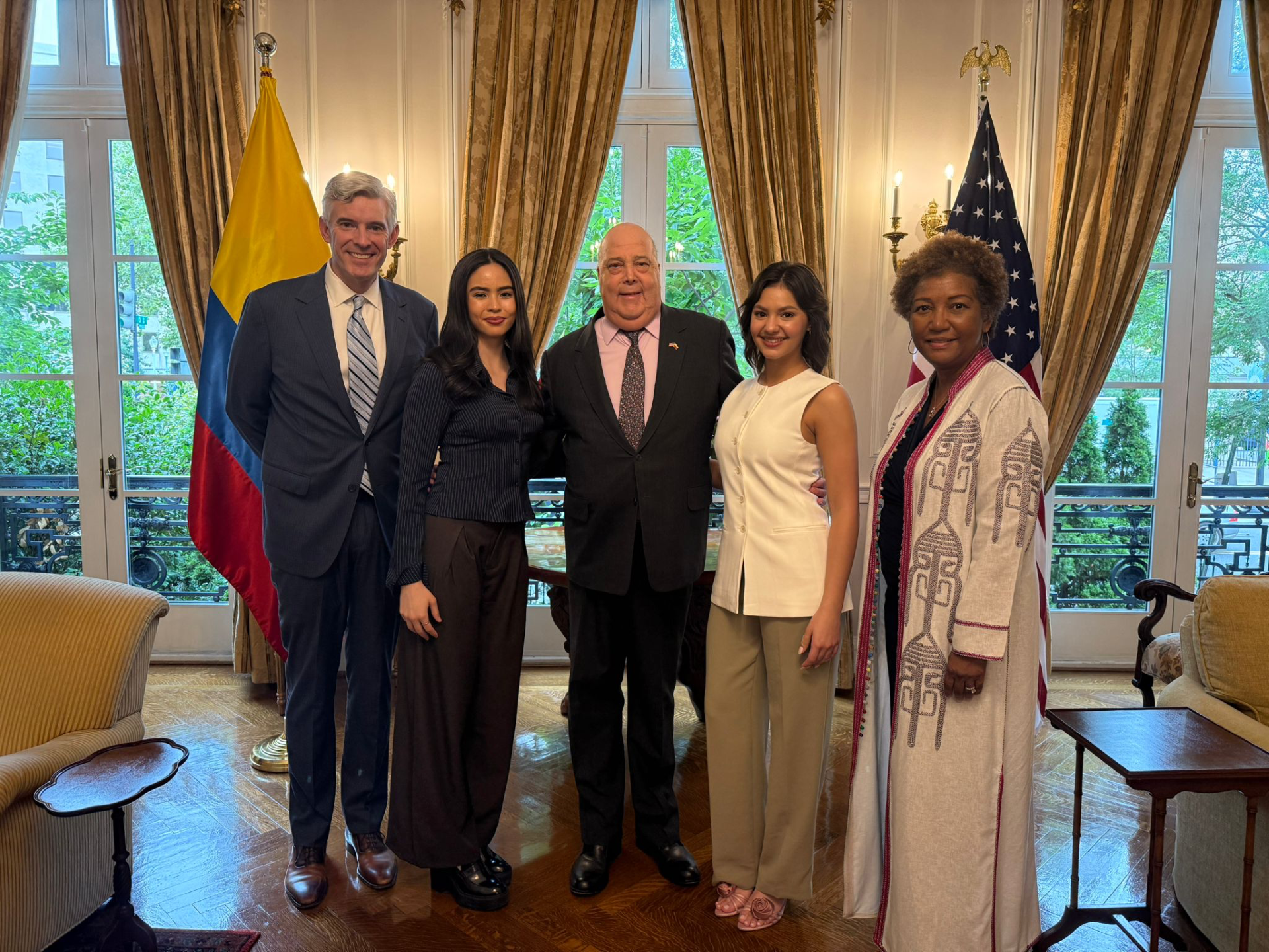Embajada de Colombia en Washington, sede del preestreno oficial de Dora y la Búsqueda de Sol Dorado