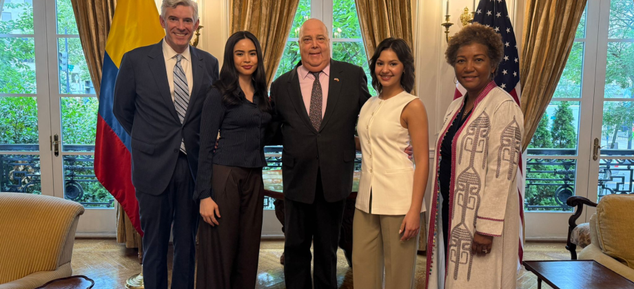 Embajada de Colombia en Washington, sede del preestreno oficial de Dora y la Búsqueda de Sol Dorado