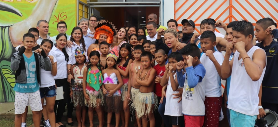 Canciller Carlos Holmes Trujillo anunció intercambios de Diplomacia Deportiva y Cultural a Hungría y Estados Unidos, con niños de la Casa Lúdica del Amazonas