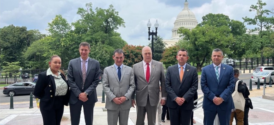 Fortaleciendo la Seguridad Hemisférica: Visita del General Salamanca a Washington 