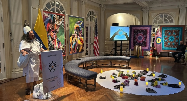 Evento de conmemoración del Día Internacional de los Pueblos Indígenas en la Embajada de Colombia en Estados Unidos.