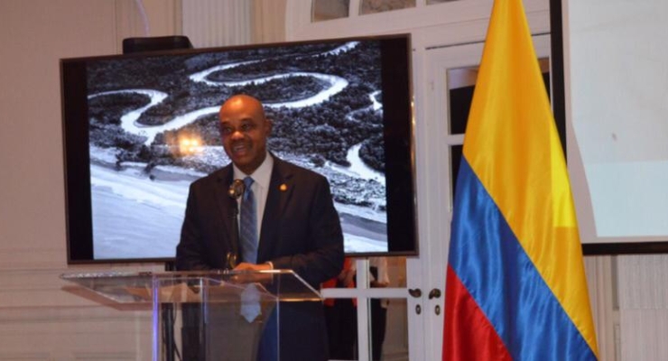 Embajador de Colombia en Estados Unidos inicia esfuerzos de diplomacia pública honrando a las víctimas del conflicto colombiano